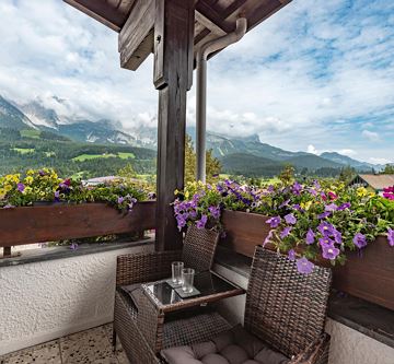 Pension_Rainer_Dorf_37_Ellmau_08_2024_Balkon