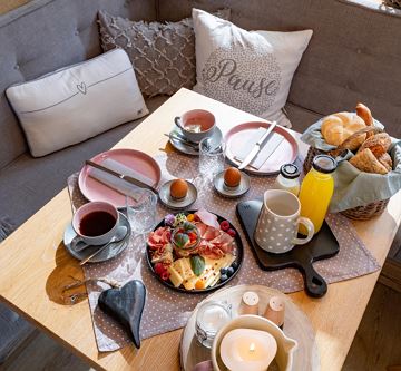 Pension_Edelweiss_Dorfstrasse_99_Soell_05_2025_Fru