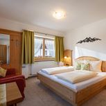 Double room, shower or bath, toilet, conveniences